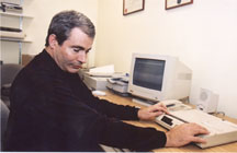 Photo of Leo Bissonnette reading from his "refreshable" Braille display