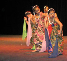 Philipino children dance the migration